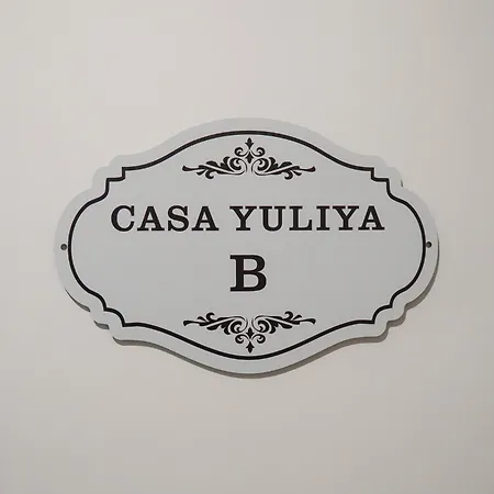 Casa Yuliya 11 Bed and Breakfast